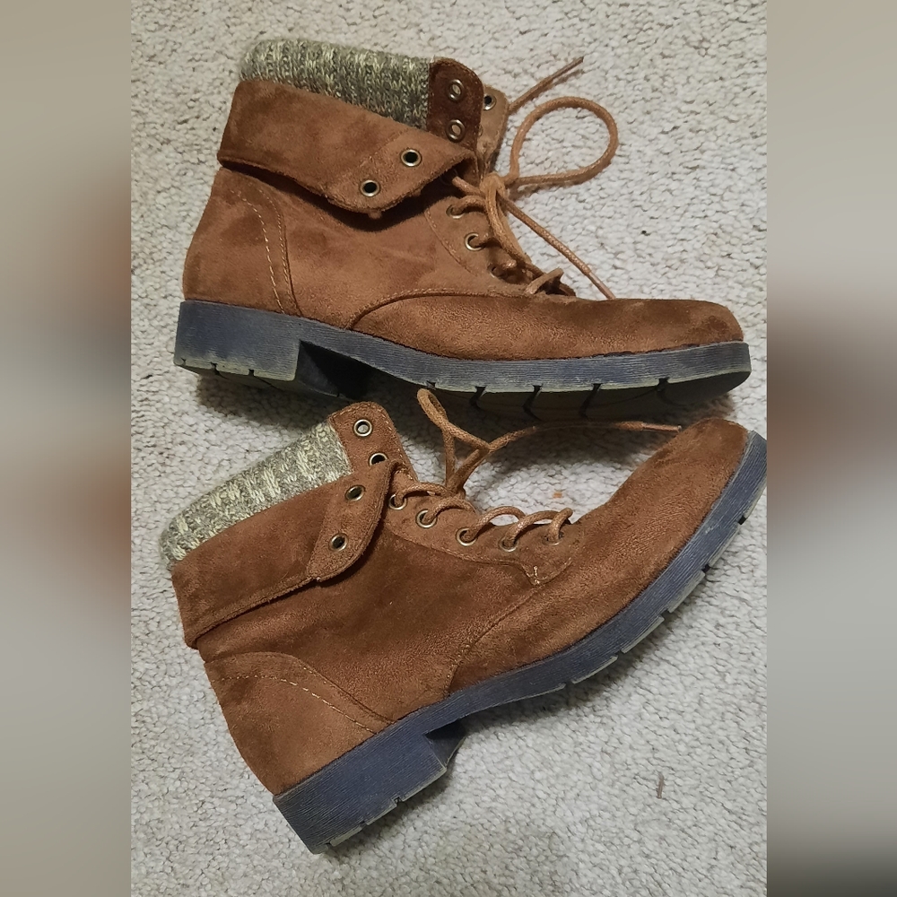 Brown suede ankle boots/booties